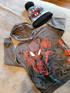 Marvel Kids Gray Hoodie with Red Spider-Man Graphic and Multicolor Pom Beanie